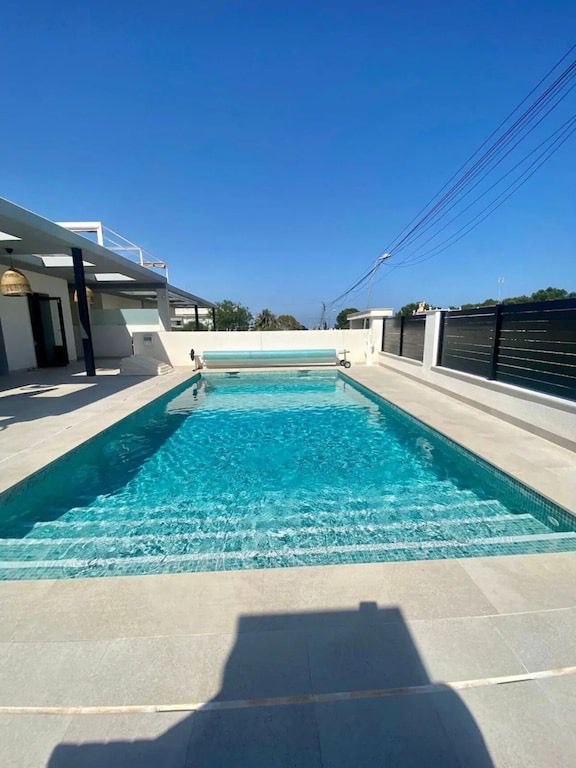 5-Bedroom Villa in Centro, Torrevieja - Image 3