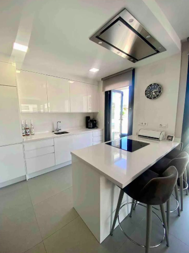 5-Bedroom Villa in Centro, Torrevieja - Image 8