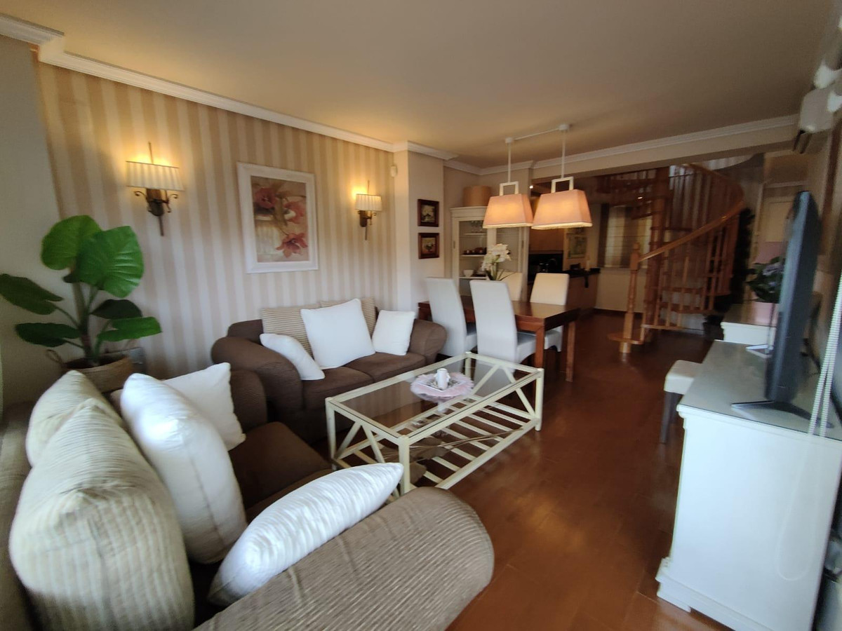 2-Bedroom Middle Floor Apartment in  Villajoyosa | Sunny ... - Image 5