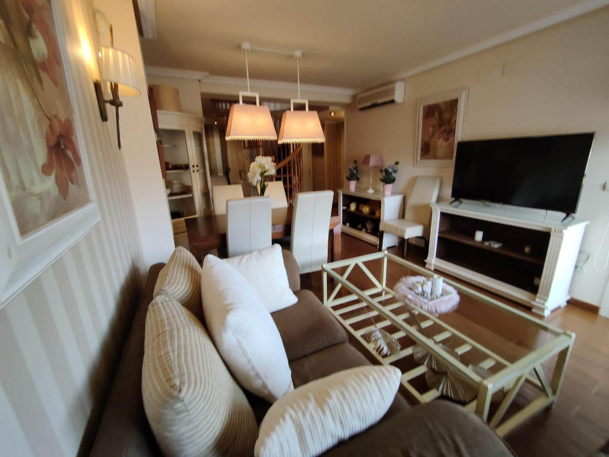 2-Bedroom Middle Floor Apartment in  Villajoyosa | Sunny ... - Image 6