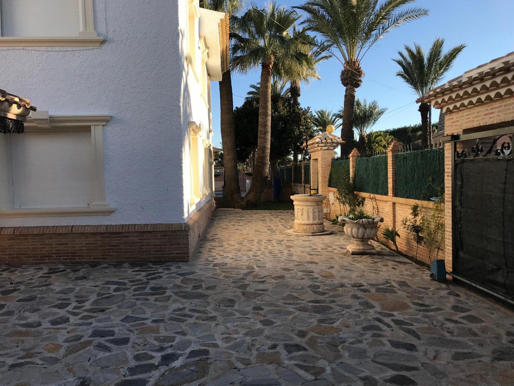 6-Bedroom Villa in Cabo Roig - Image 11