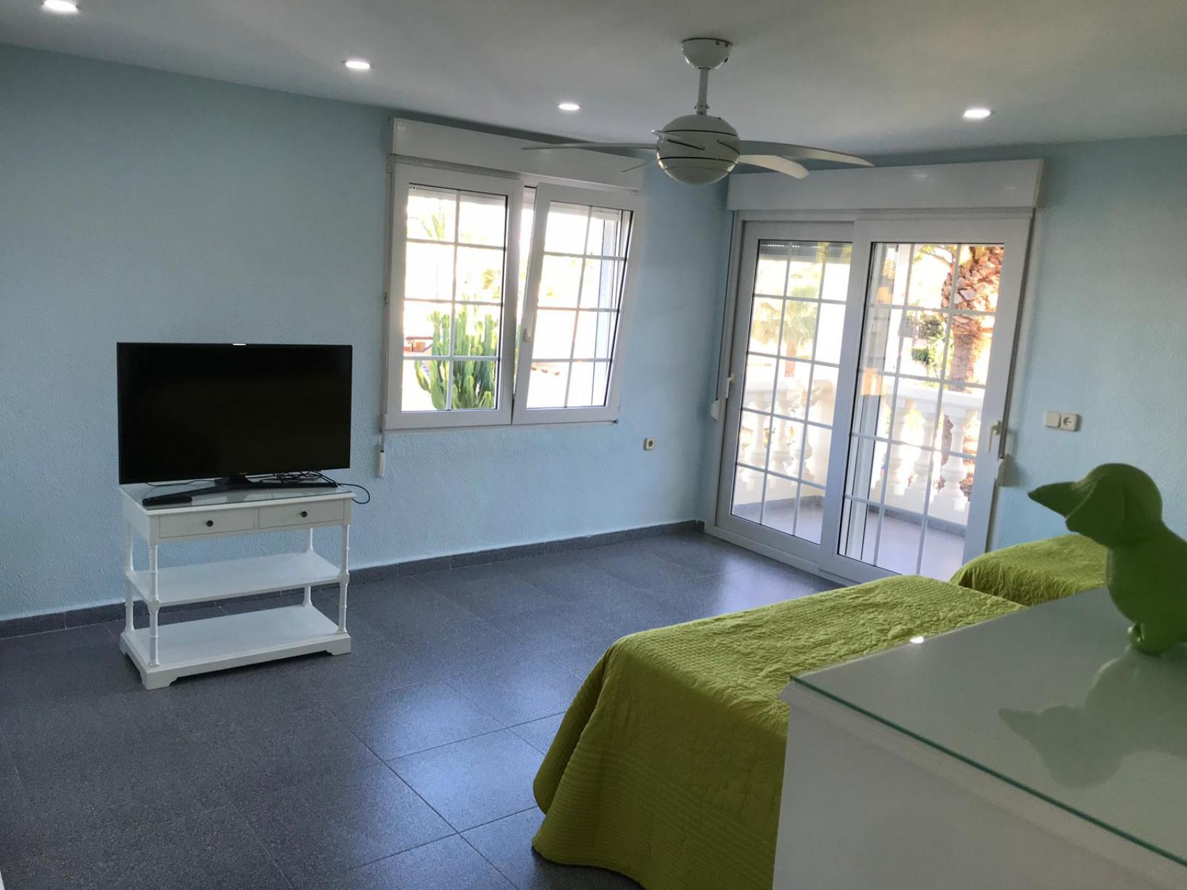 6-Bedroom Villa in Cabo Roig - Image 19