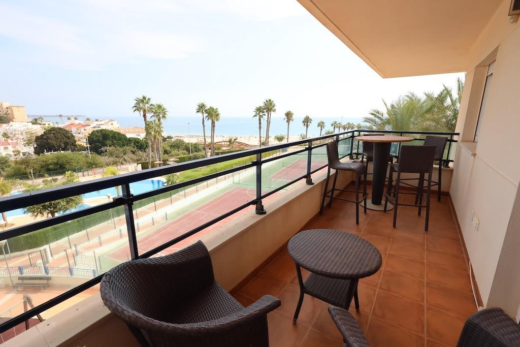 3-Bedroom Penthouse Apartment in Mil Palmeras, Pilar de l... - Image 2