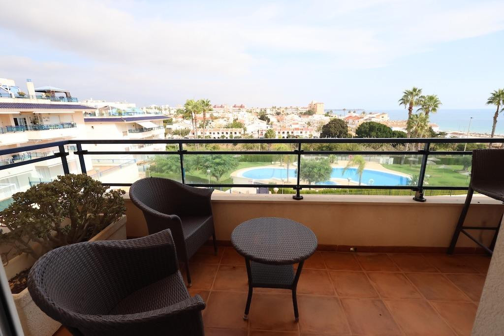 3-Bedroom Penthouse Apartment in Mil Palmeras, Pilar de l... - Image 20