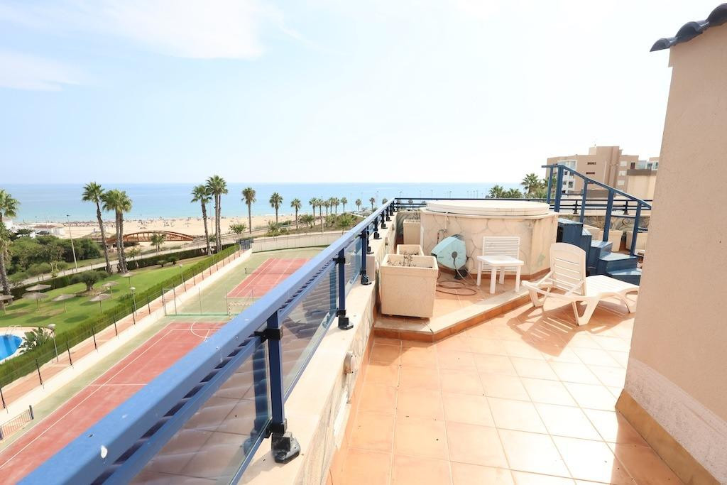 3-Bedroom Penthouse Apartment in Mil Palmeras, Pilar de l... - Image 25