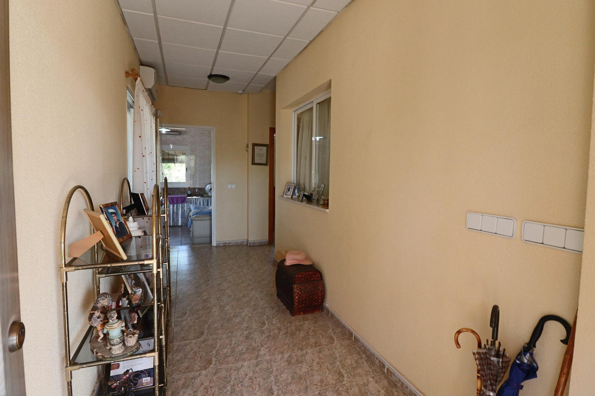 2-Bedroom Detached House in Benidorm | Sunny Casas - Cos... - Image 8