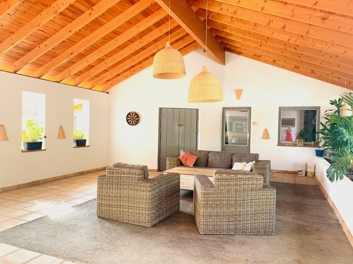 9-Bedroom Detached House in  L'Alfás del Pi - Image 10