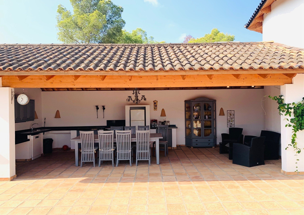 9-Bedroom Detached House in  L'Alfás del Pi - Image 11