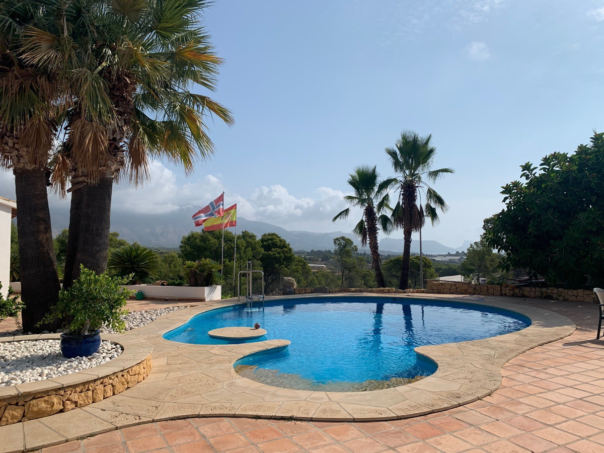 9-Bedroom Detached House in  L'Alfás del Pi - Image 14