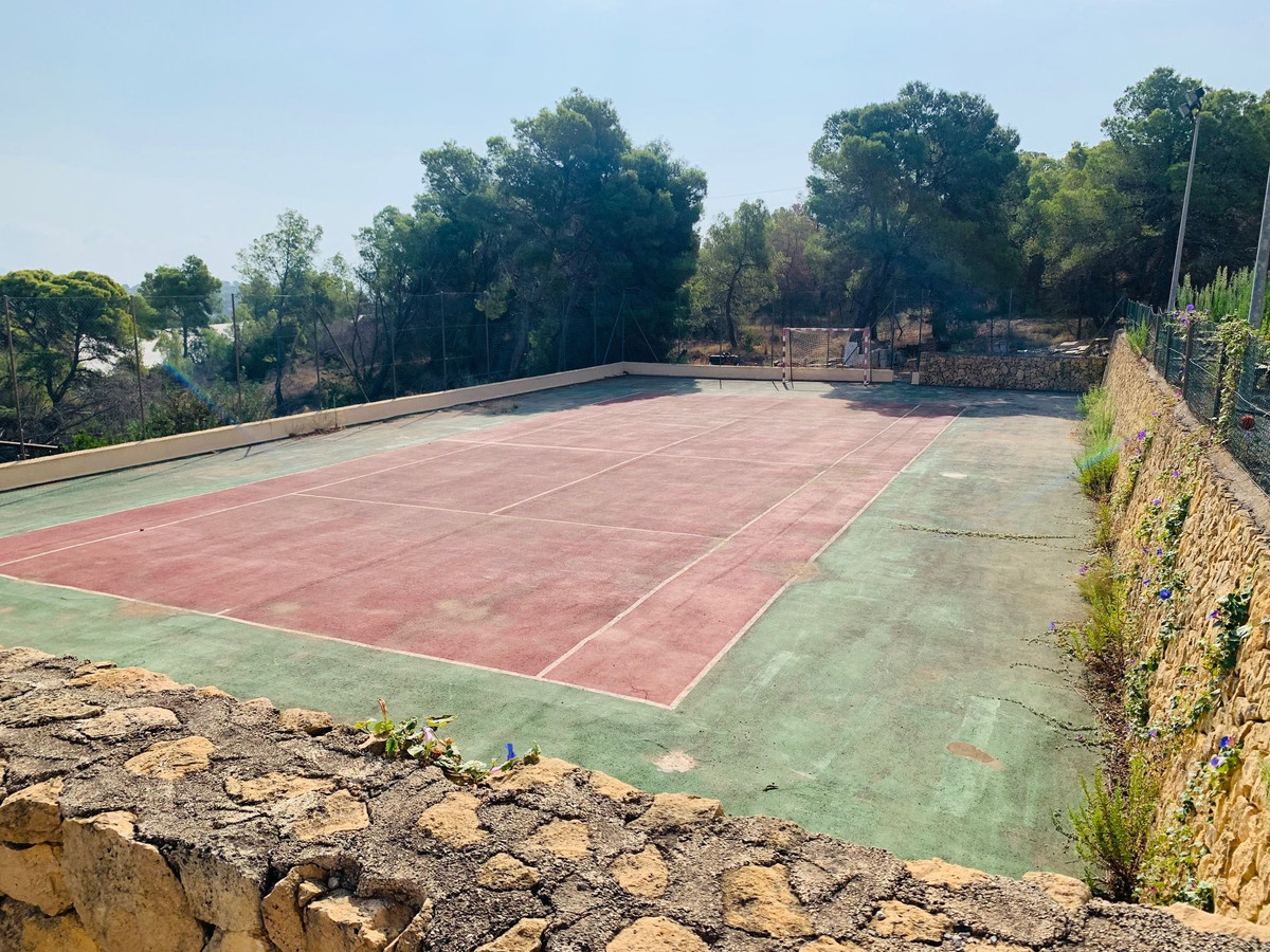 9-Bedroom Detached House in  L'Alfás del Pi - Image 15