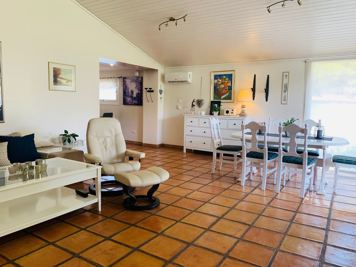 9-Bedroom Detached House in  L'Alfás del Pi - Image 4