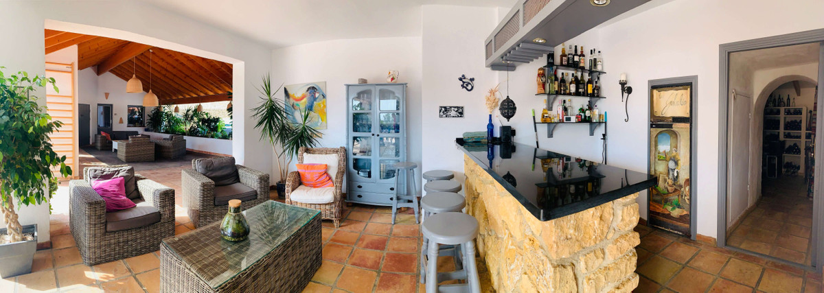 9-Bedroom Detached House in  L'Alfás del Pi - Image 7