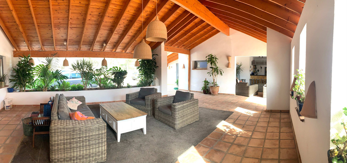 9-Bedroom Detached House in  L'Alfás del Pi - Image 9