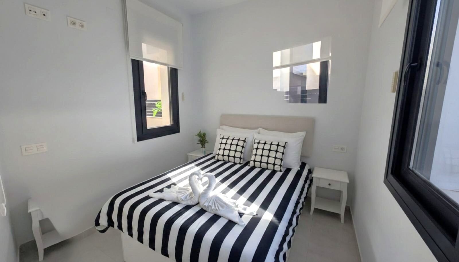 4-Bedroom Villa in Lomas de Cabo Roig, Orihuela Costa - Image 16