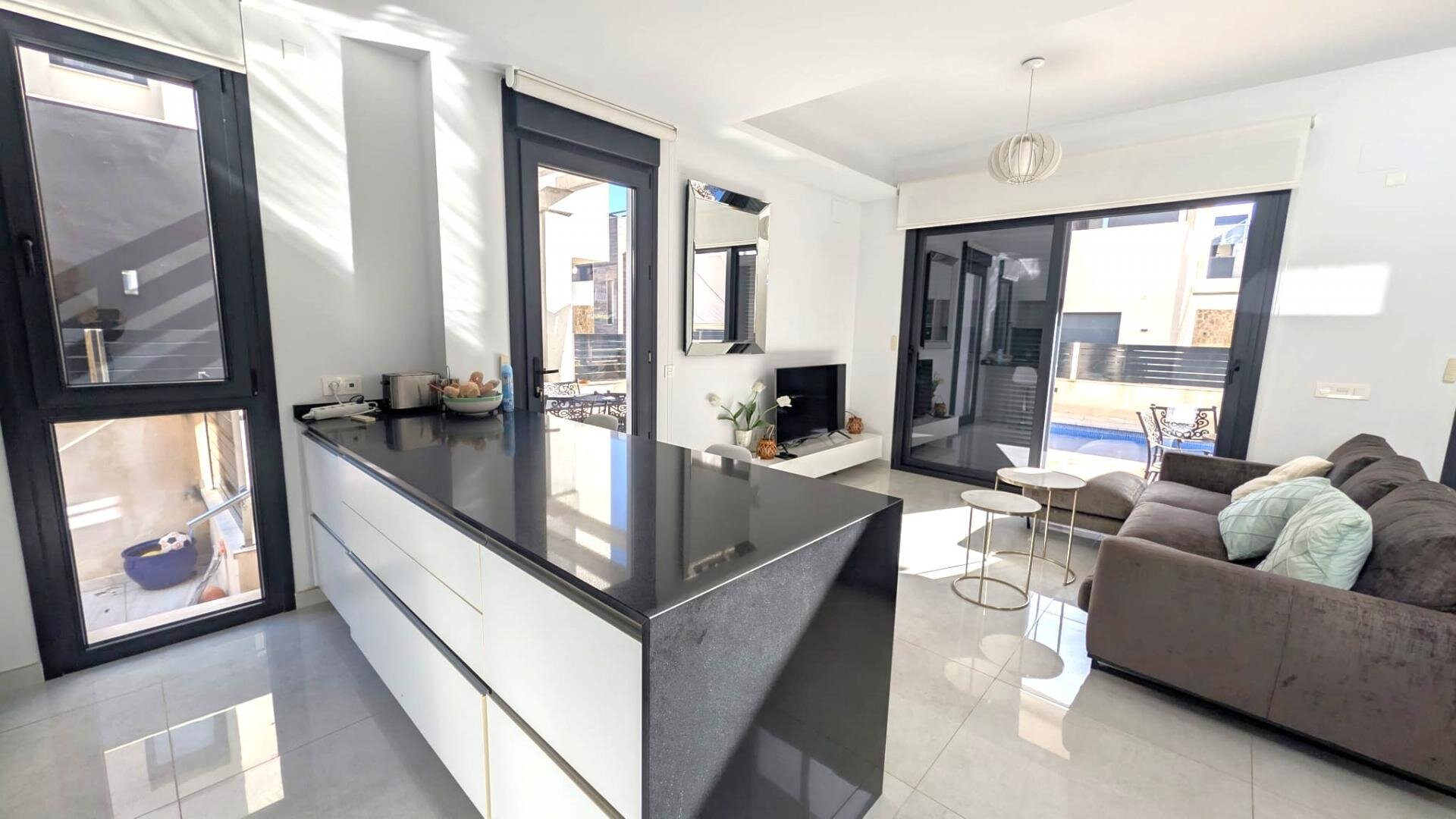 4-Bedroom Villa in Lomas de Cabo Roig, Orihuela Costa - Image 18