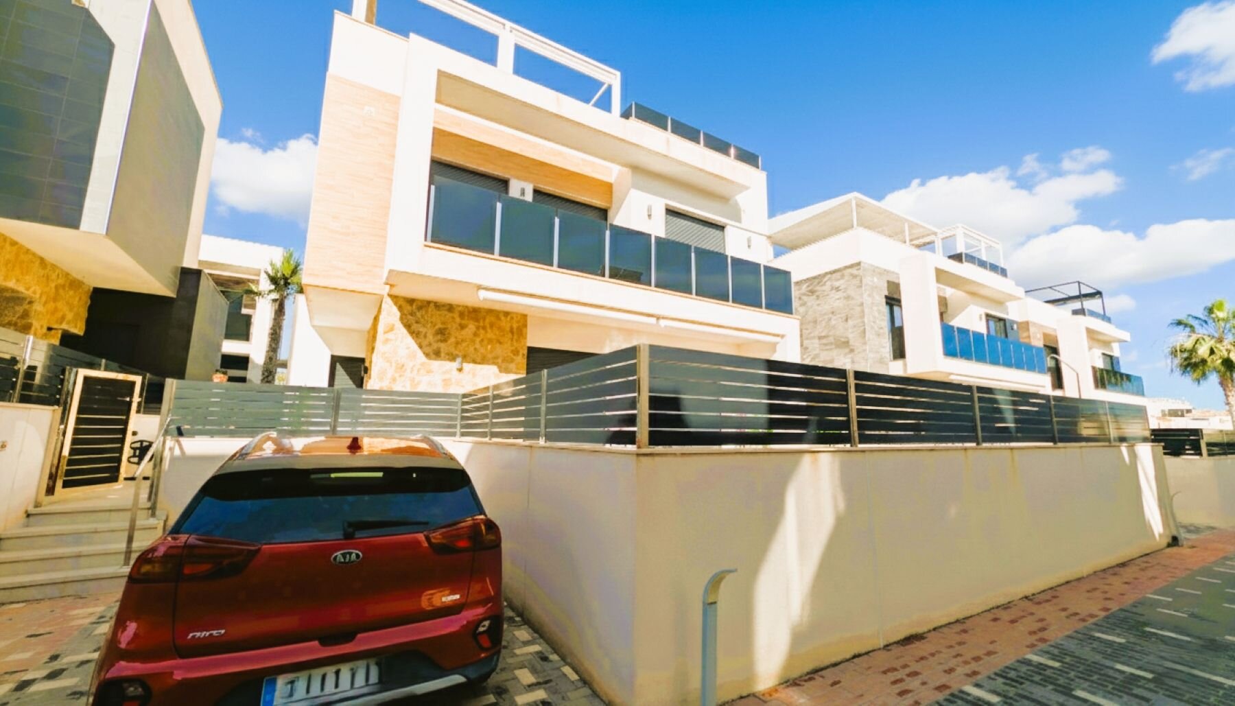 4-Bedroom Villa in Lomas de Cabo Roig, Orihuela Costa - Image 2