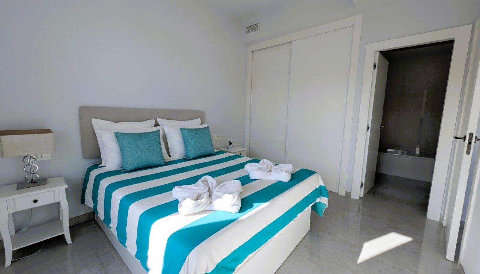 4-Bedroom Villa in Lomas de Cabo Roig, Orihuela Costa - Image 30