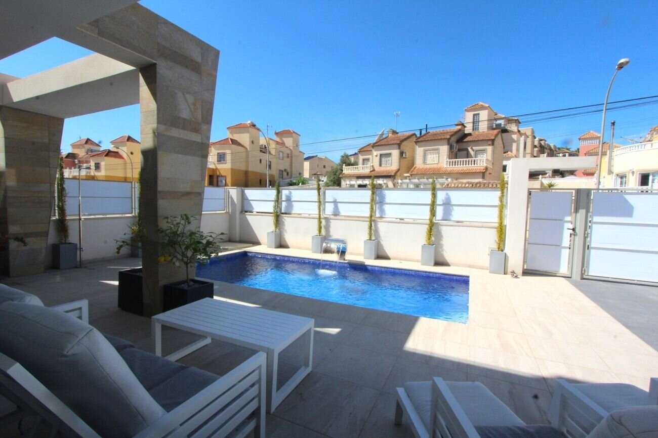 5-Bedroom Villa in Las Filipinas, Orihuela Costa - Image 4