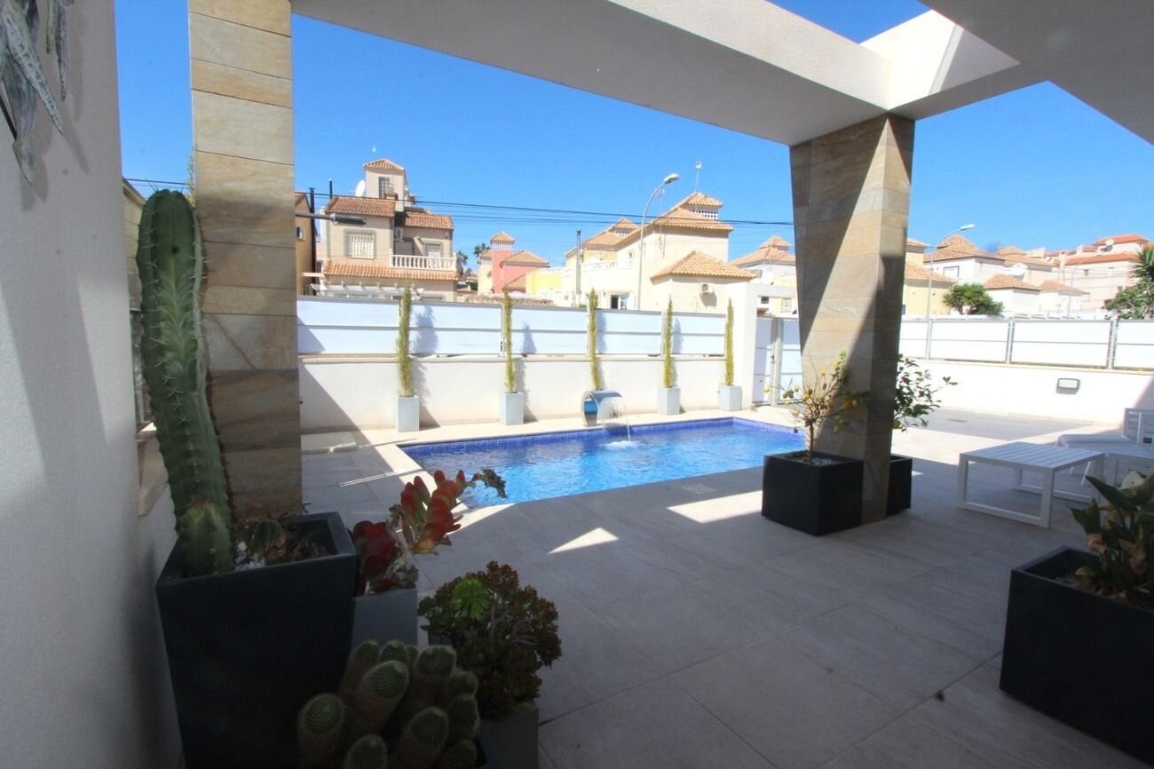 5-Bedroom Villa in Las Filipinas, Orihuela Costa - Image 5