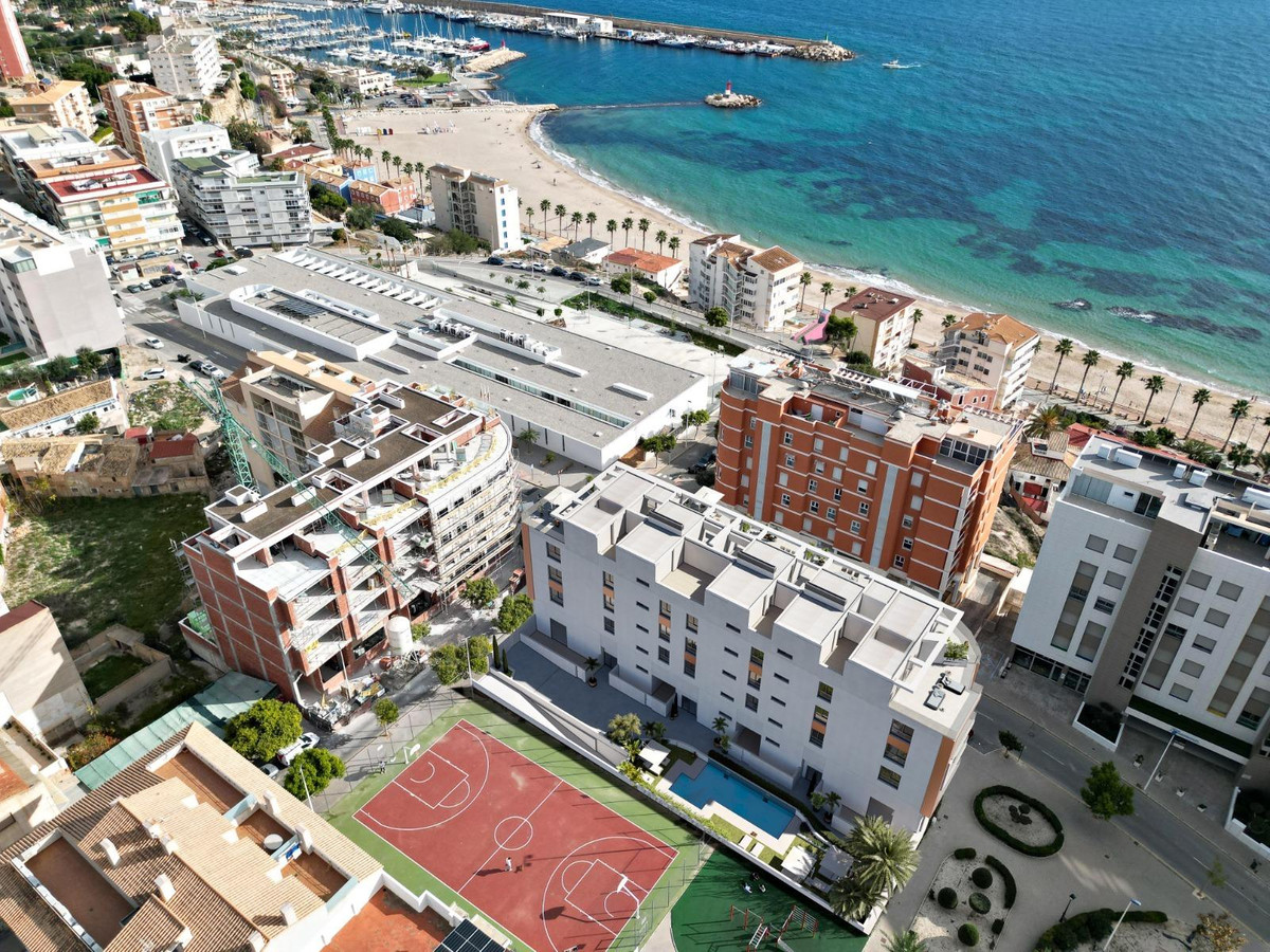 2-Bedroom Middle Floor Apartment in  Villajoyosa | Sunny ... - Image 7