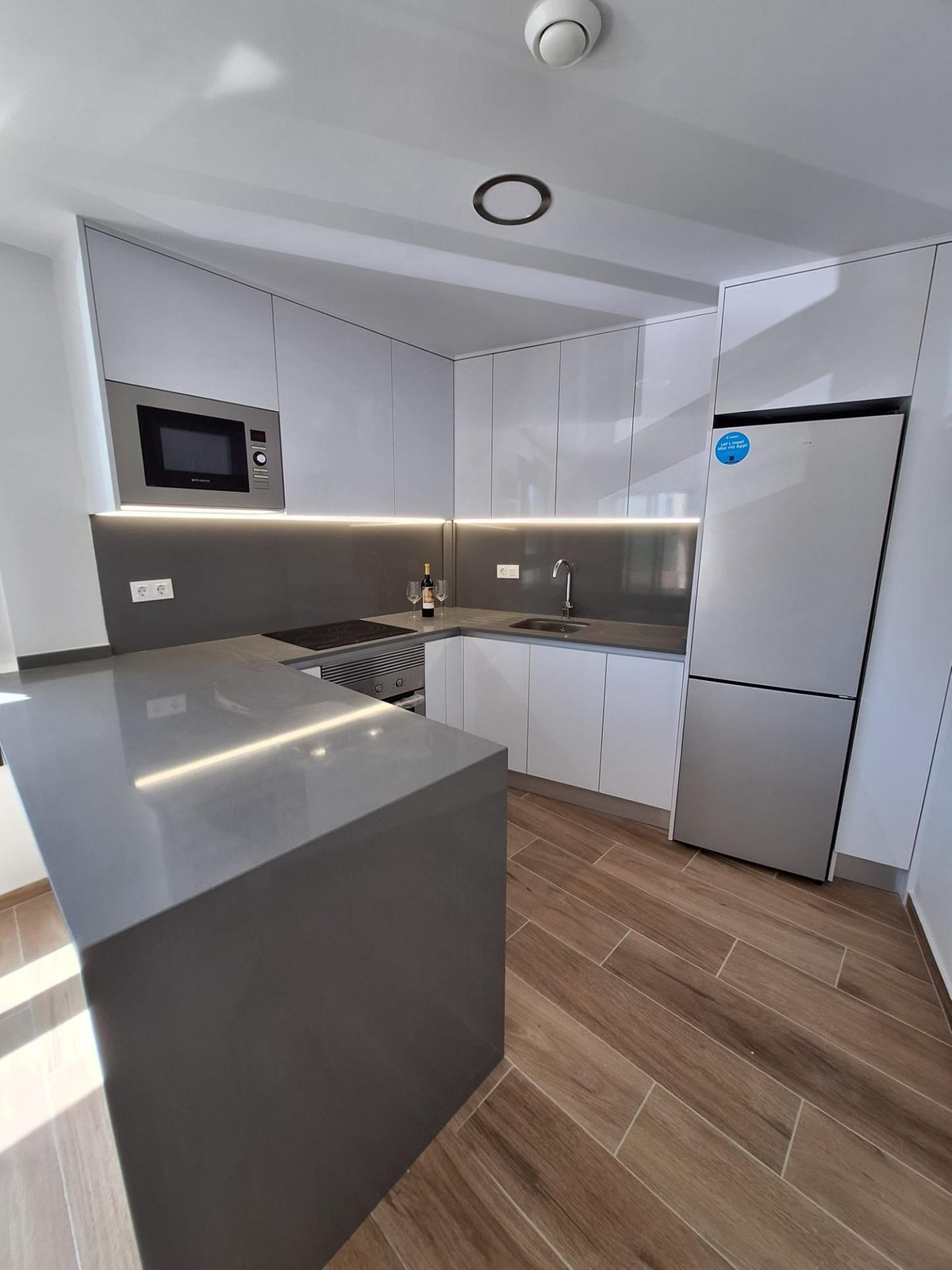 2-Bedroom Middle Floor Apartment in  San Miguel de Salina... - Image 14