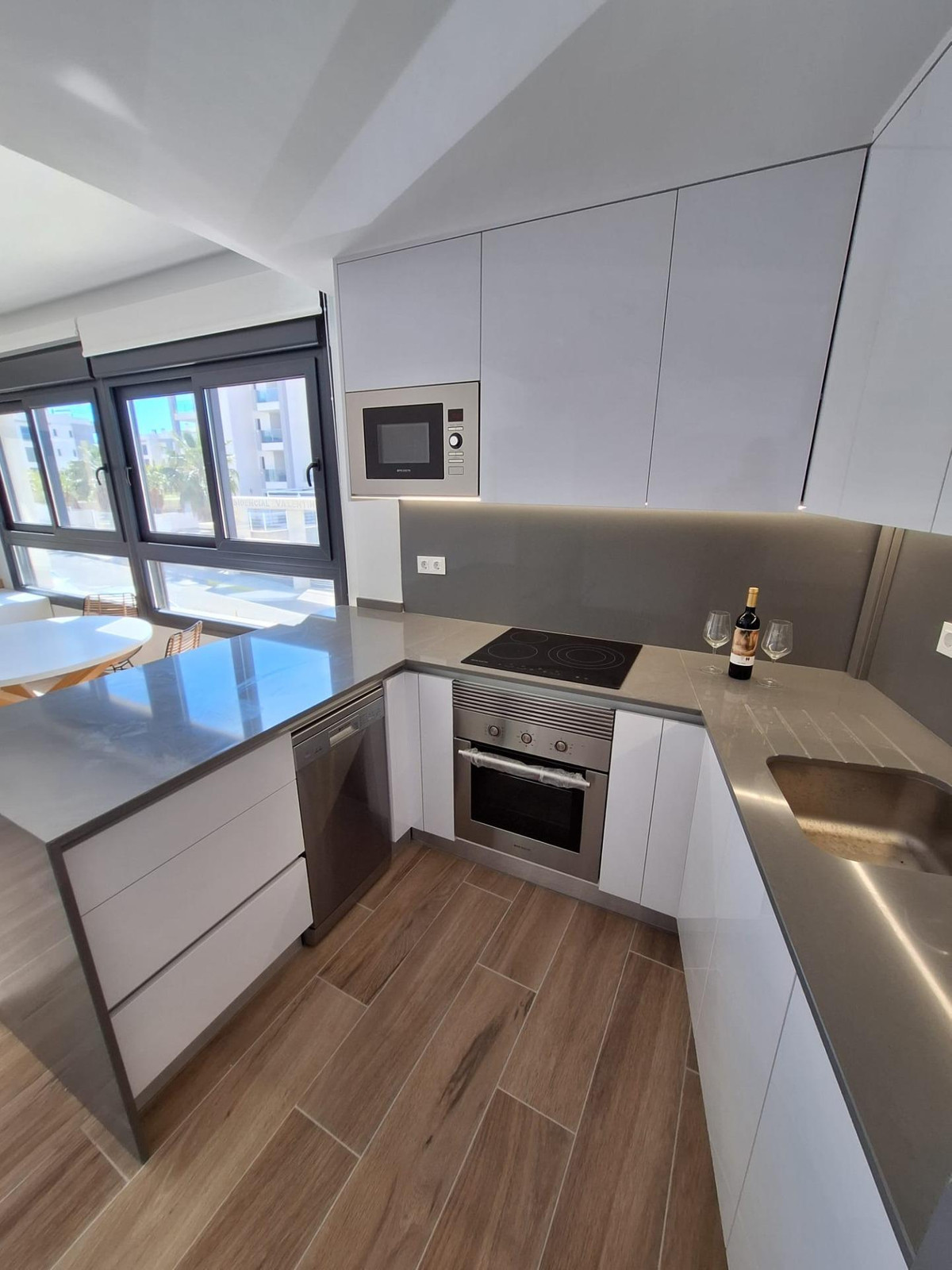 2-Bedroom Middle Floor Apartment in  San Miguel de Salina... - Image 15