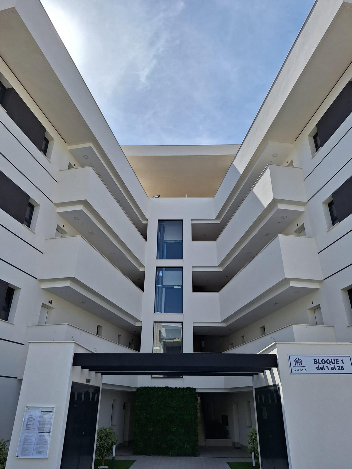 2-Bedroom Middle Floor Apartment in  San Miguel de Salina... - Image 21