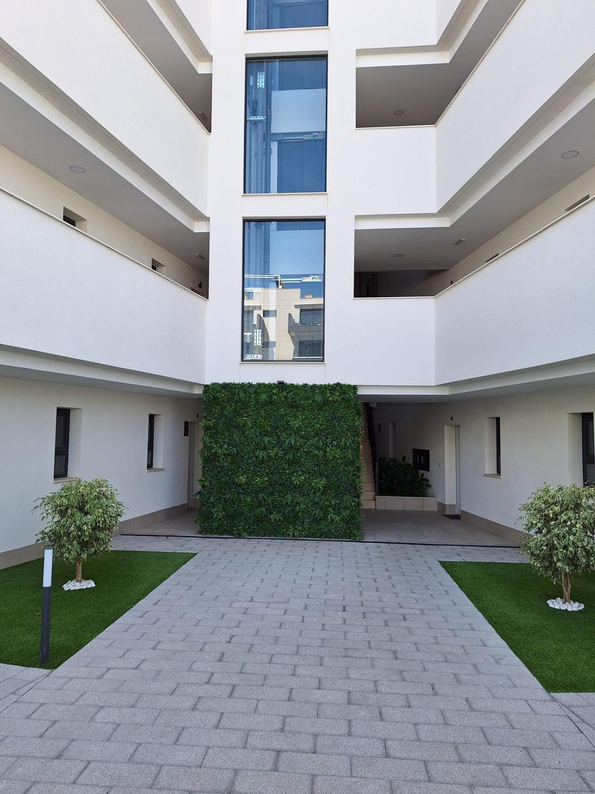 2-Bedroom Middle Floor Apartment in  San Miguel de Salina... - Image 22
