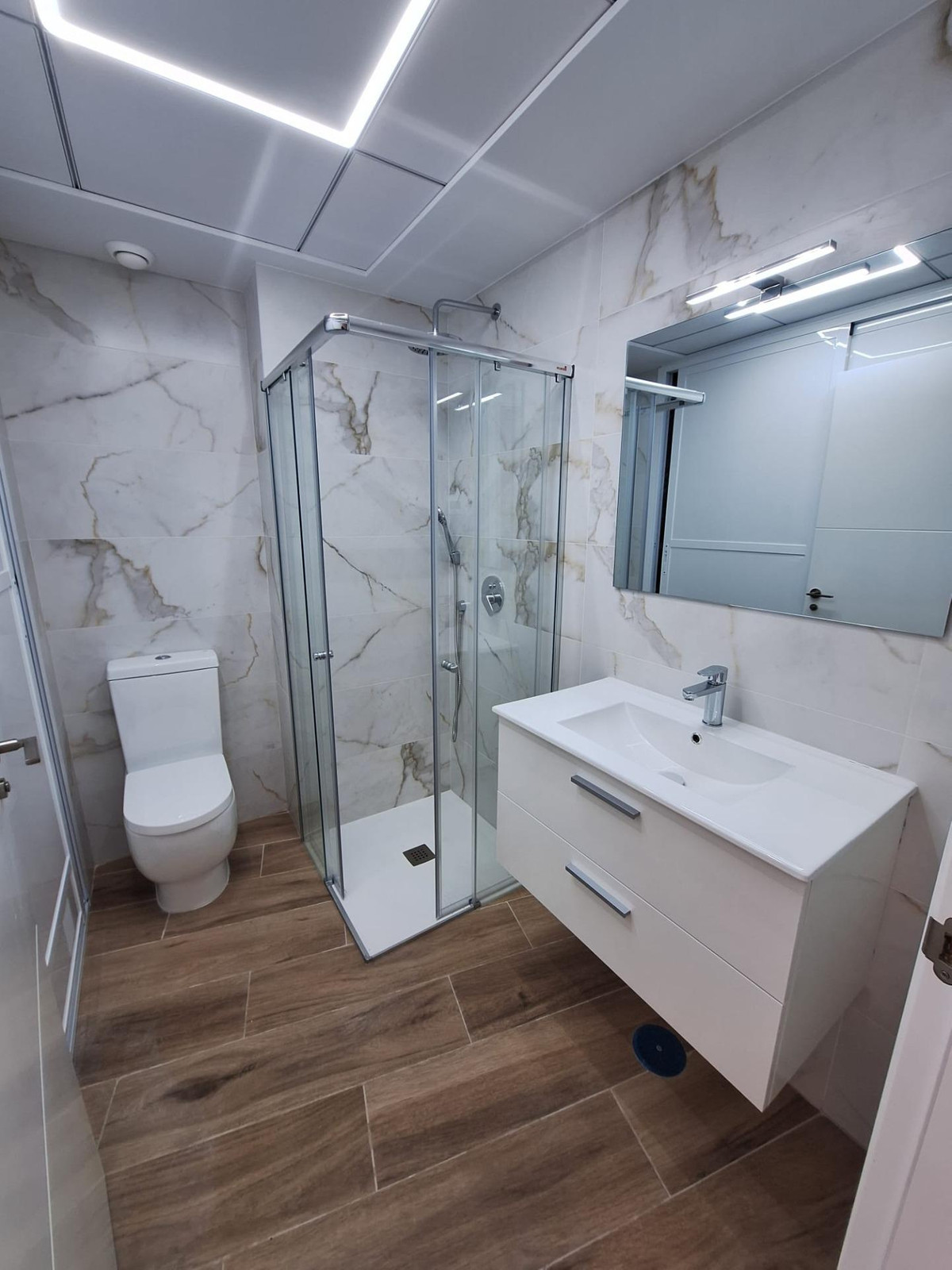 2-Bedroom Middle Floor Apartment in  San Miguel de Salina... - Image 4