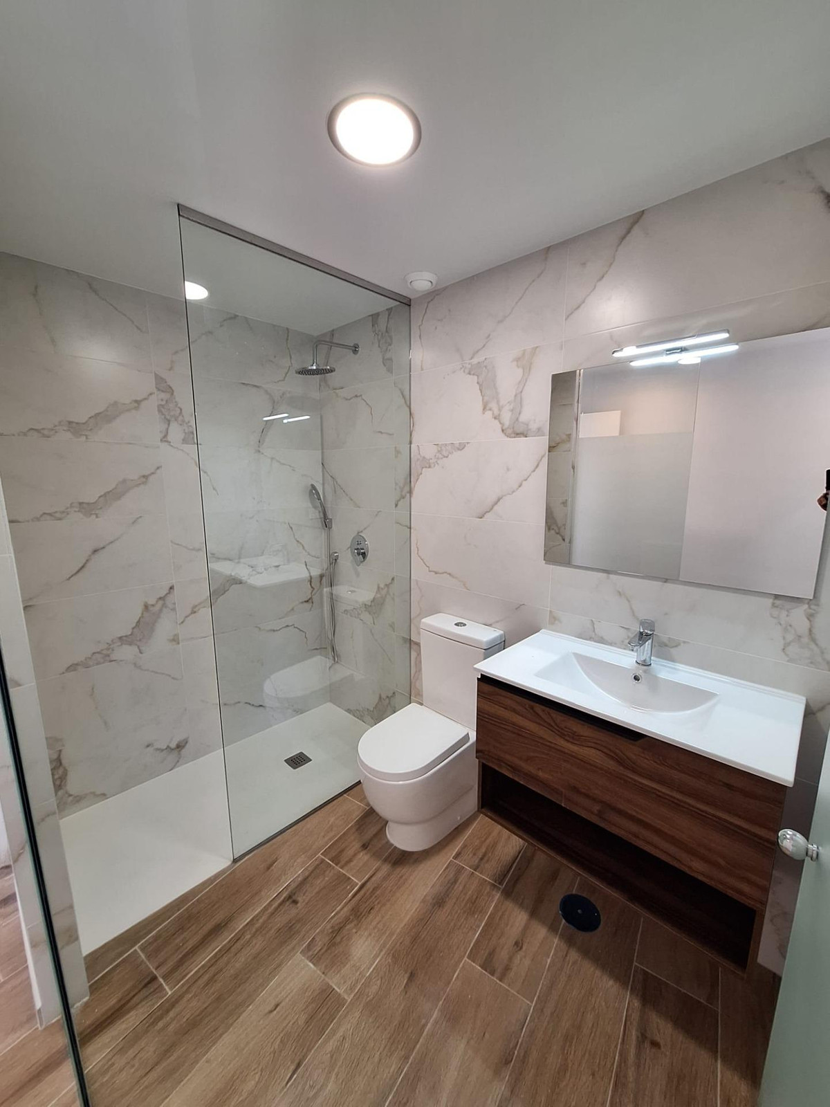 2-Bedroom Middle Floor Apartment in  San Miguel de Salina... - Image 8