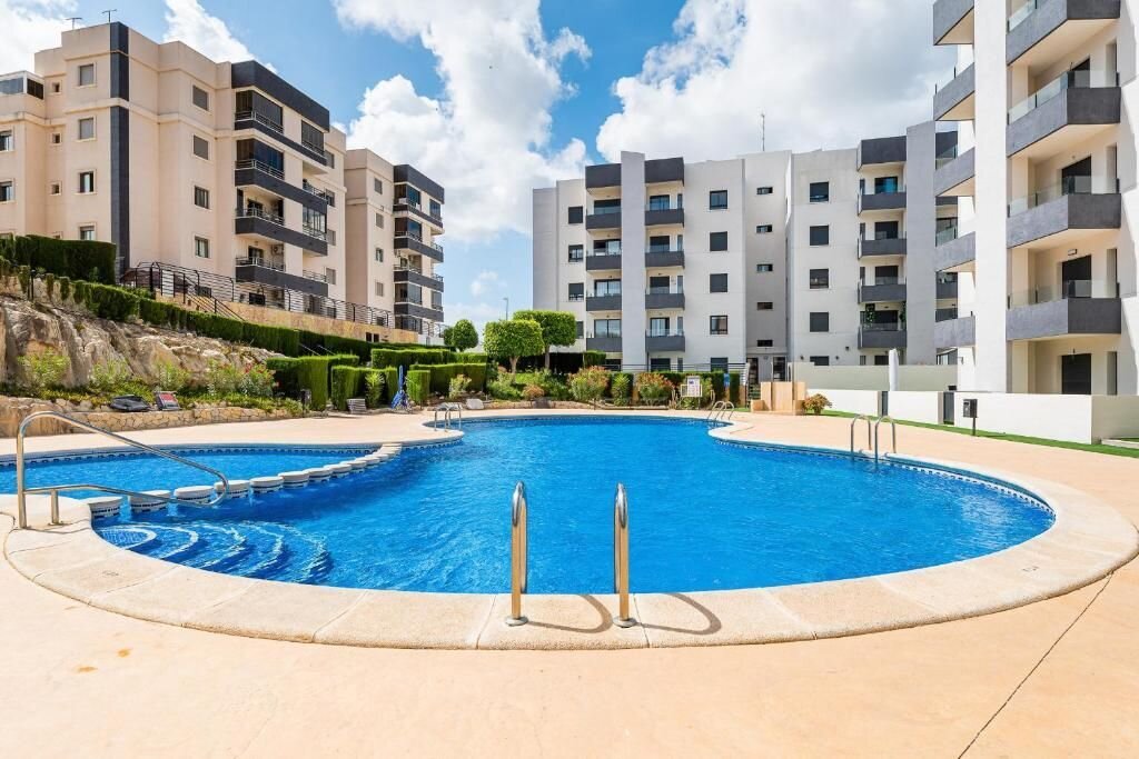 2-Bedroom Apartment in Pueblo, San Miguel de Salinas - Image 8