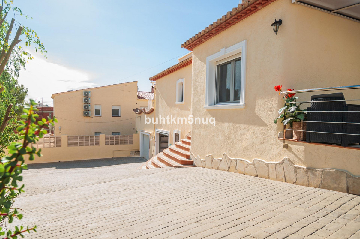 3-Bedroom Detached House in Calpe | Sunny Casas - Costa ... - Image 12
