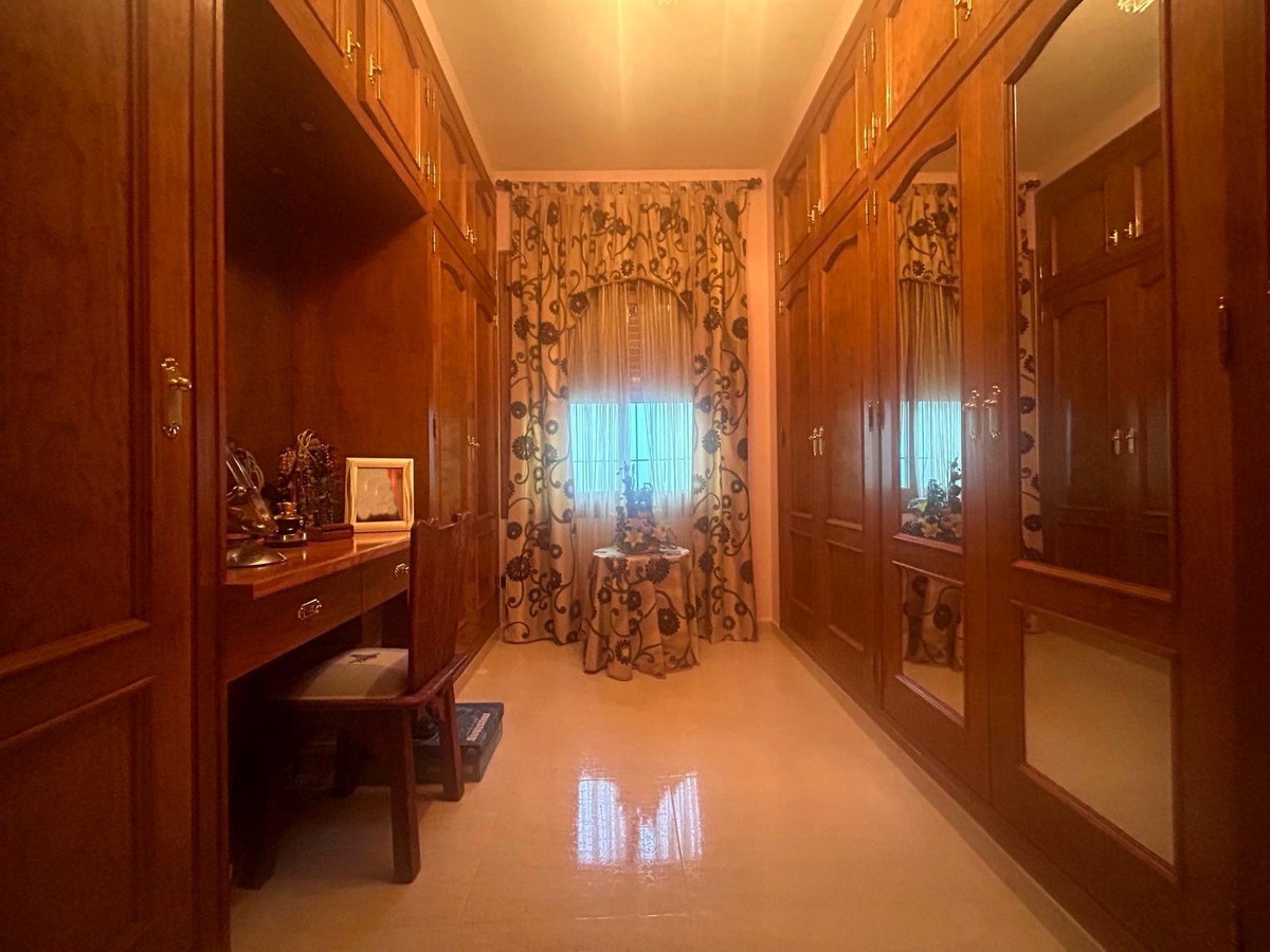 3-Bedroom Detached House in  Orihuela Costa | Sunny Casas... - Image 9