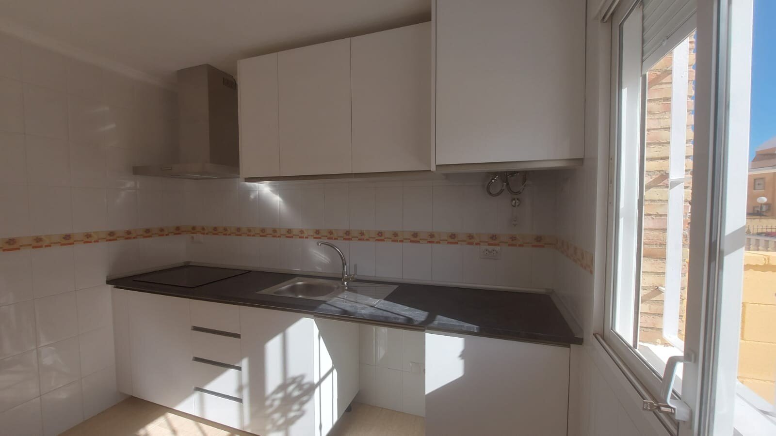 Huis met 3 Slaapkamers in Doña Pepa, Rojales - Image 11