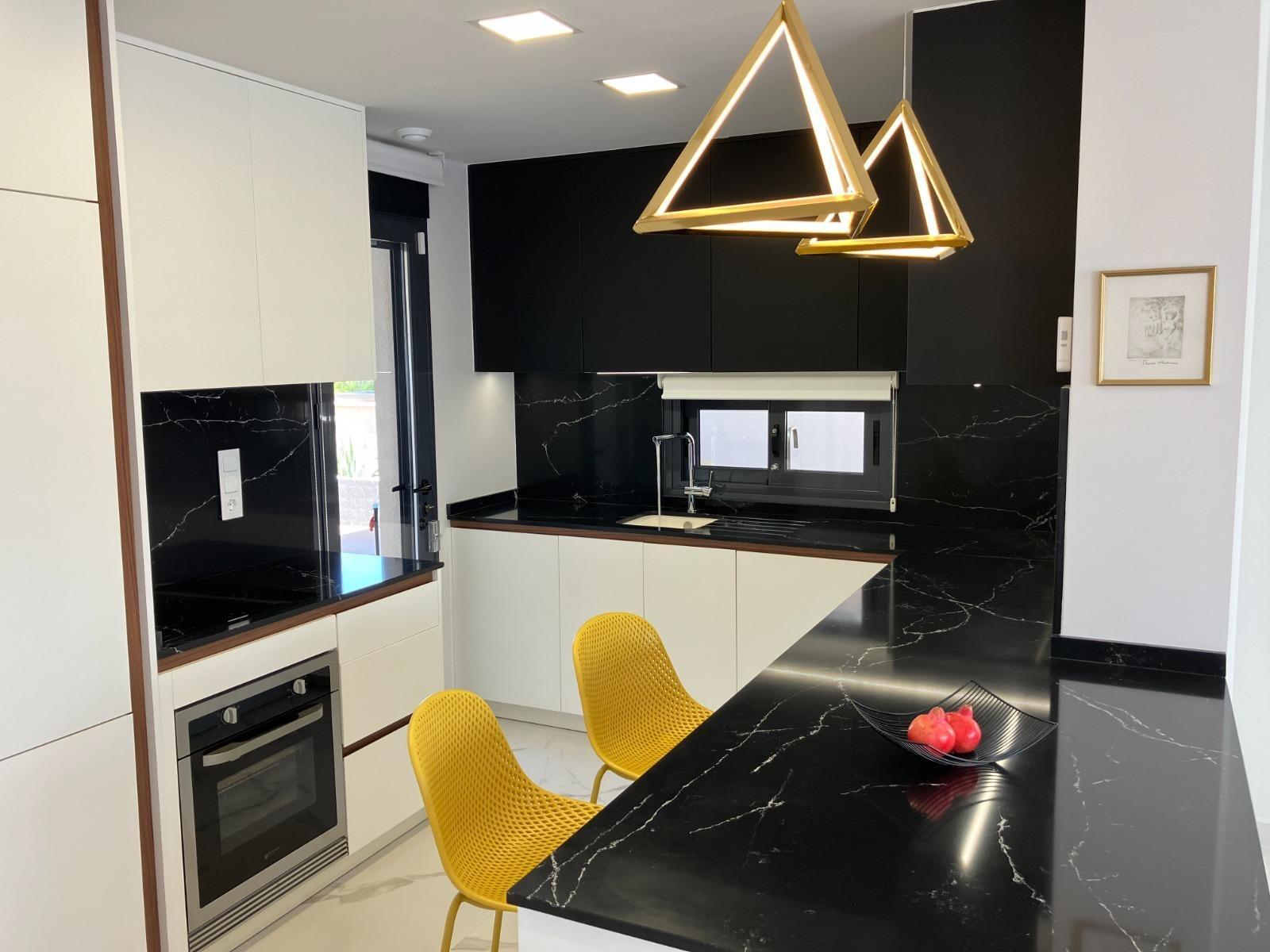 2-Bedroom Bungalow in Bellavista, San Miguel de Salinas - Image 12