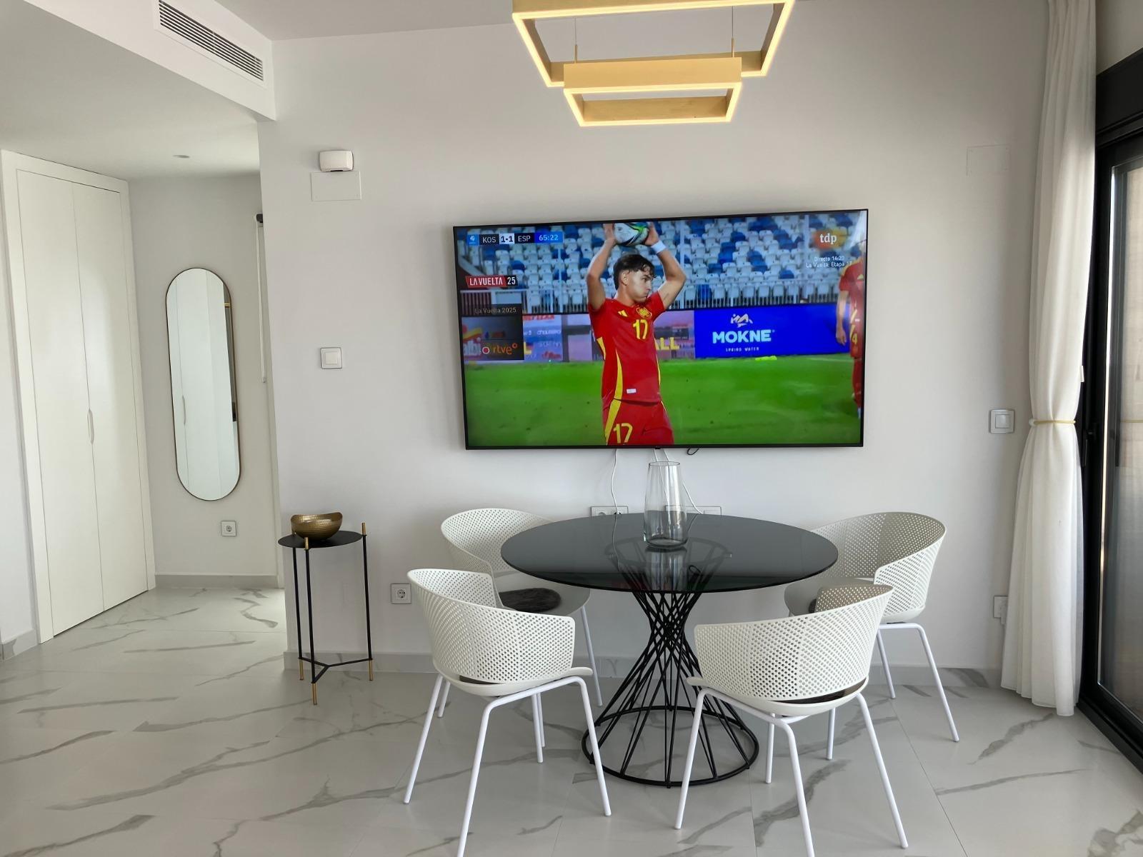 2-Bedroom Bungalow in Bellavista, San Miguel de Salinas - Image 9