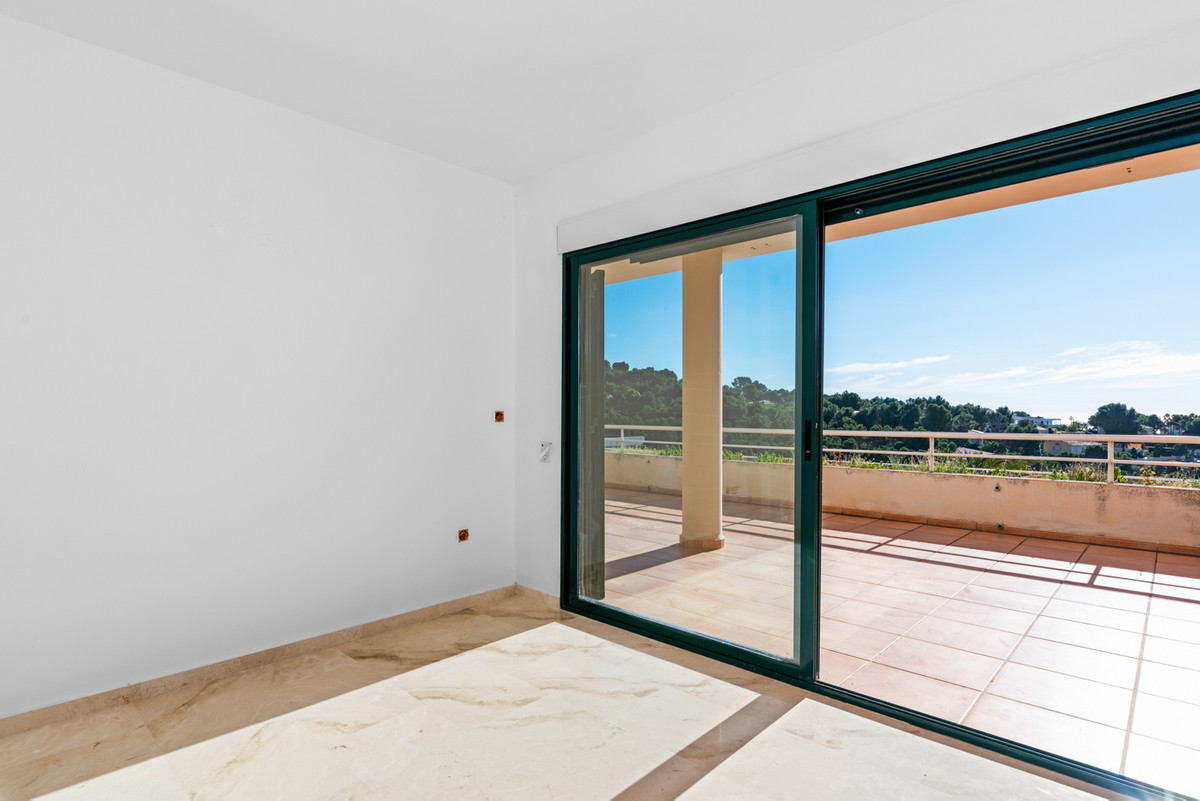 2-Bedroom Middle Floor Apartment in Altea - Image 13