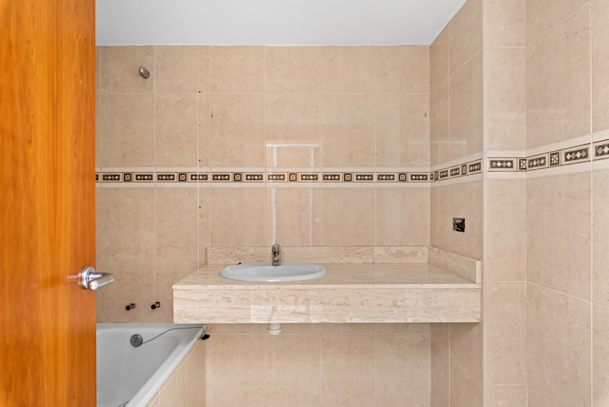 2-Bedroom Middle Floor Apartment in Altea - Image 15