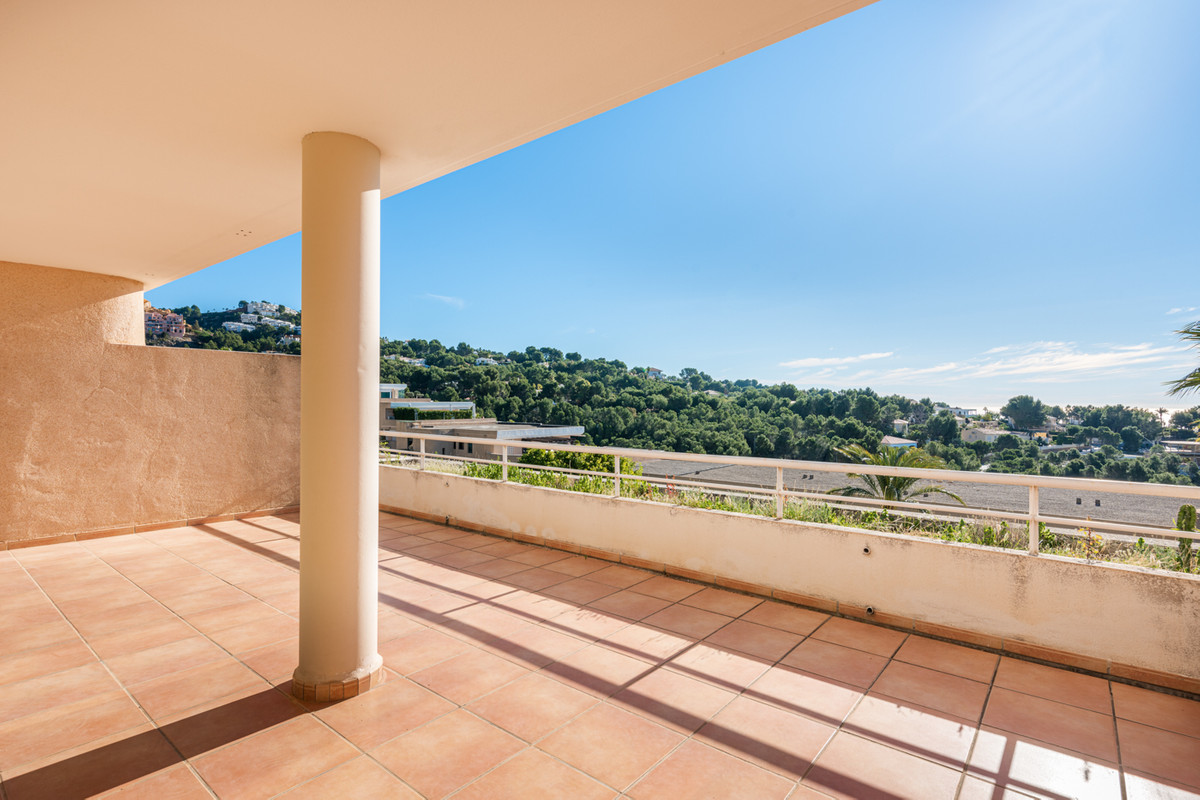 2-Bedroom Middle Floor Apartment in Altea - Image 18