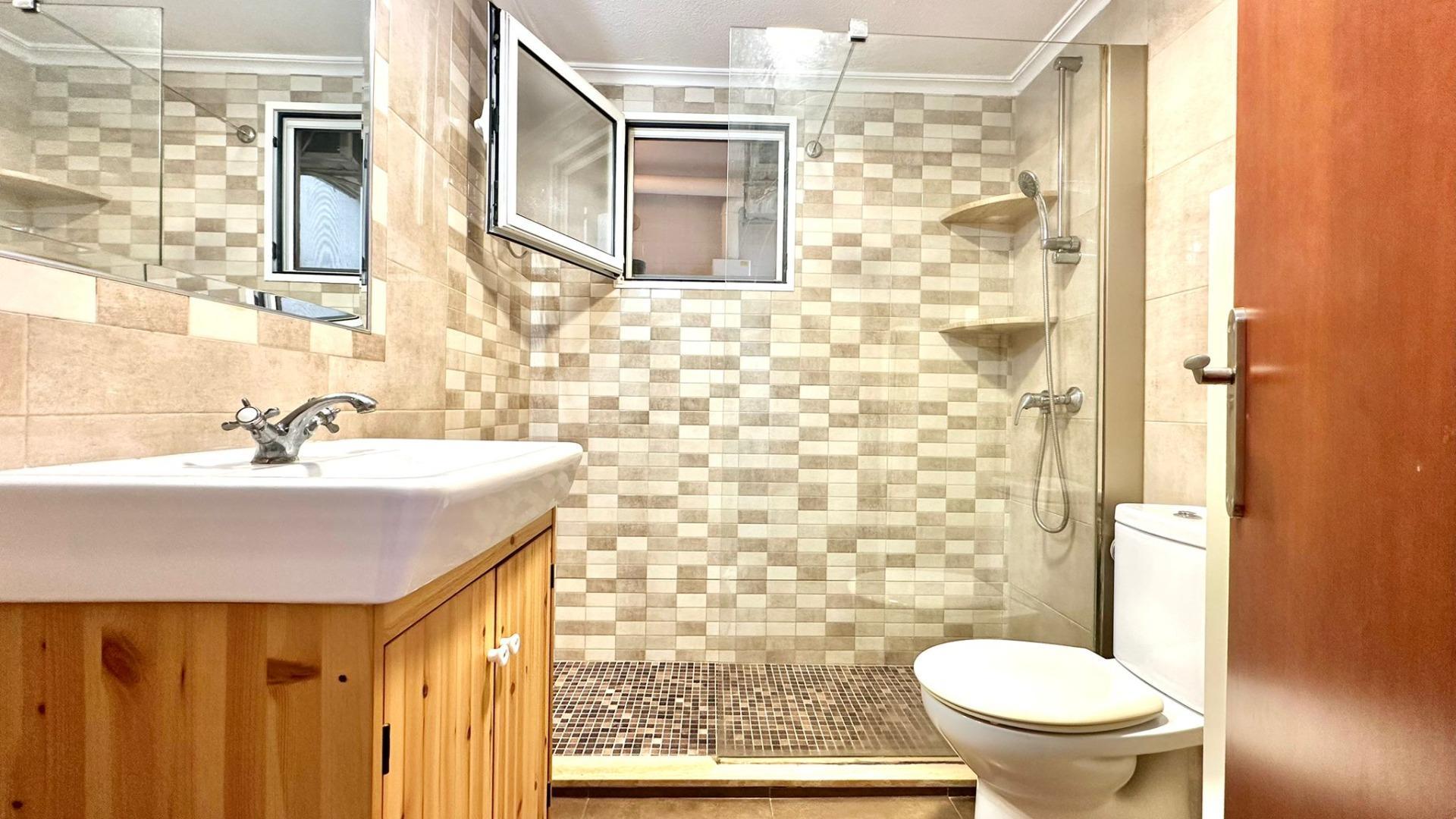 3-Bedroom Apartment in Acequion, Torrevieja - Image 13