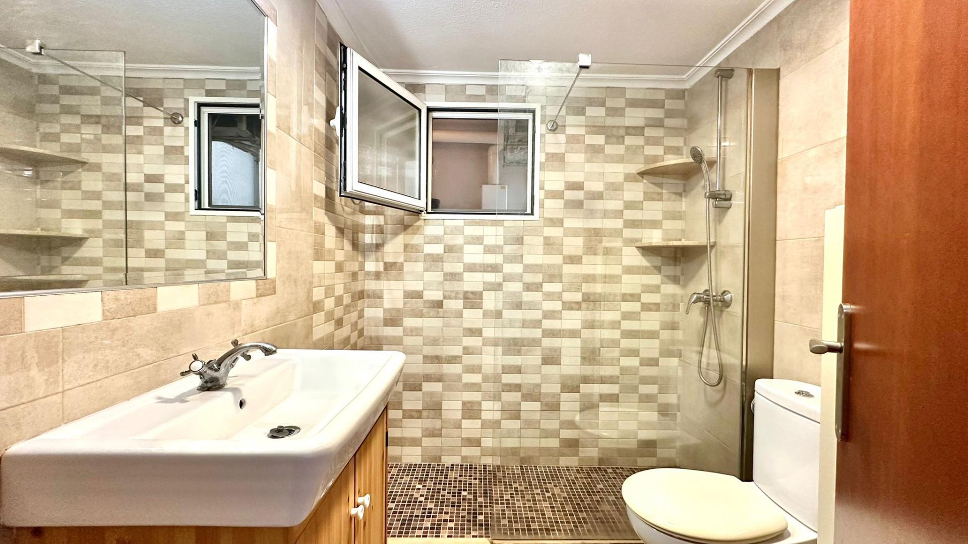 3-Bedroom Apartment in Acequion, Torrevieja - Image 14