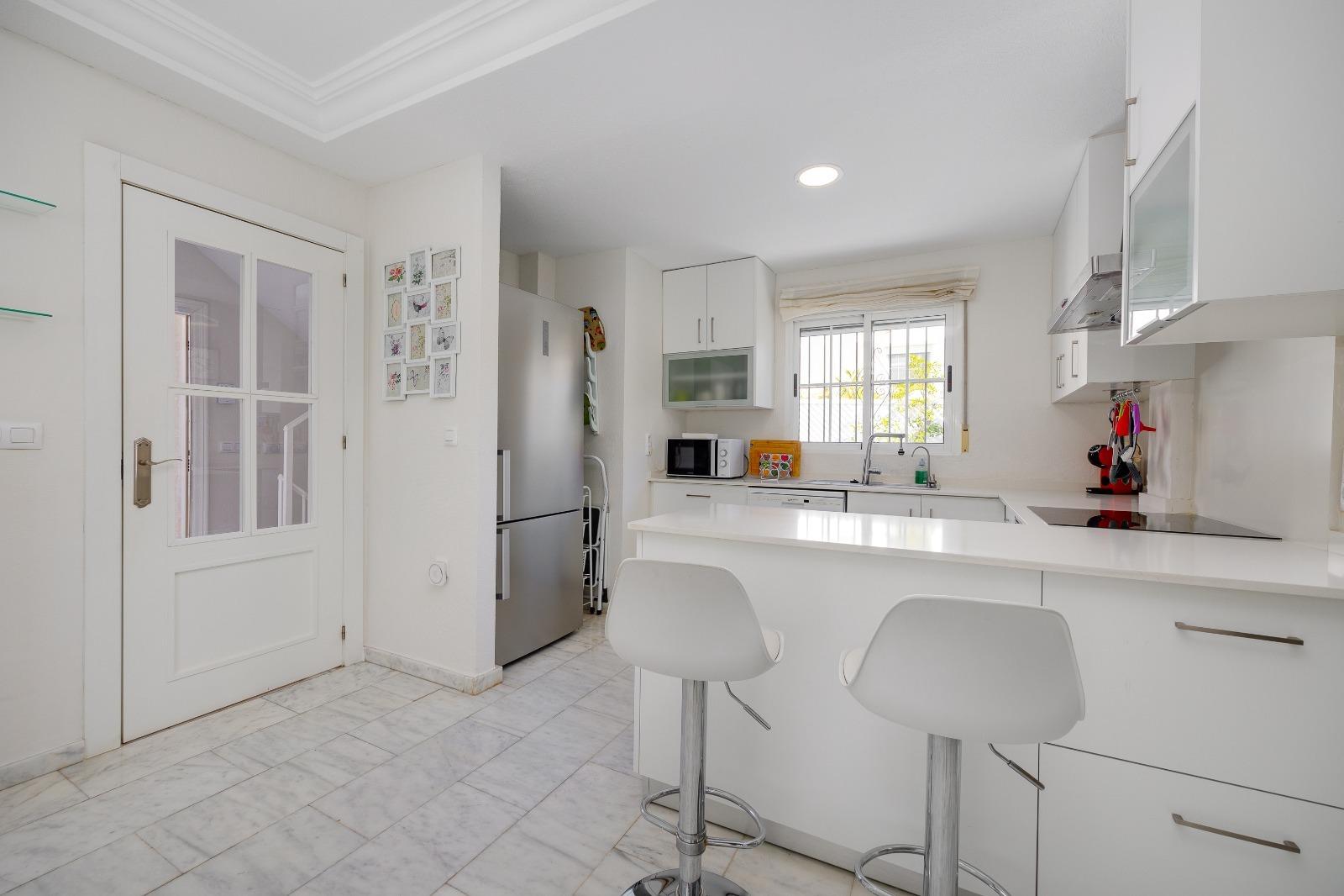 4-Bedroom House in Las Filipinas, Orihuela Costa - Image 12