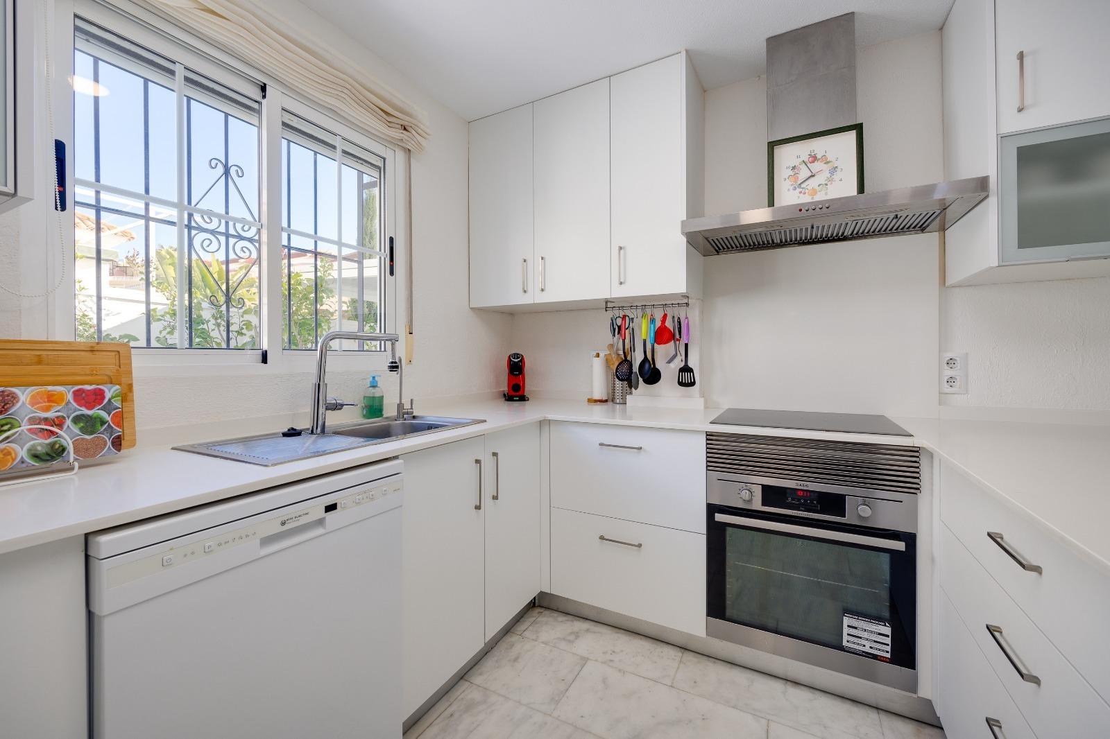 4-Bedroom House in Las Filipinas, Orihuela Costa - Image 13