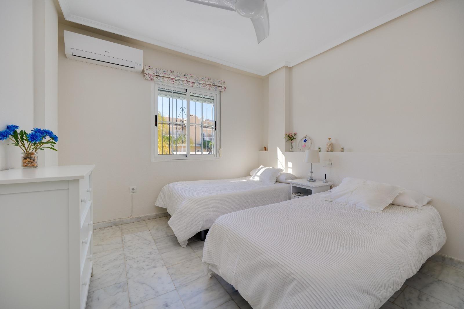 4-Bedroom House in Las Filipinas, Orihuela Costa - Image 17