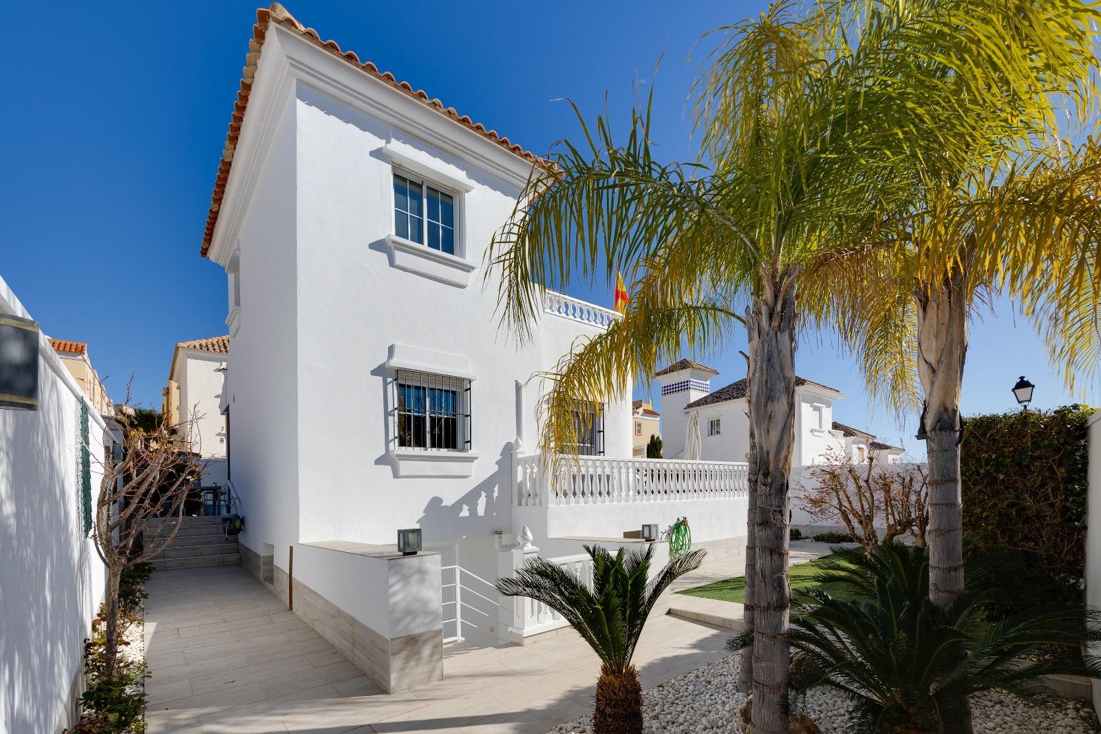 4-Bedroom House in Las Filipinas, Orihuela Costa - Image 3