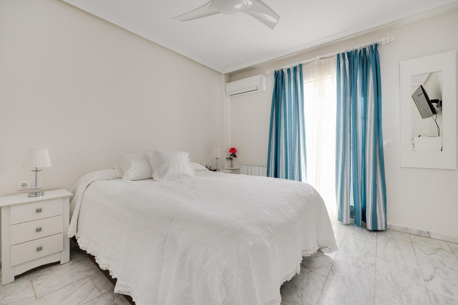 4-Bedroom House in Las Filipinas, Orihuela Costa - Image 32