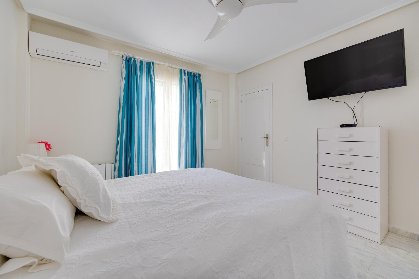 4-Bedroom House in Las Filipinas, Orihuela Costa - Image 33