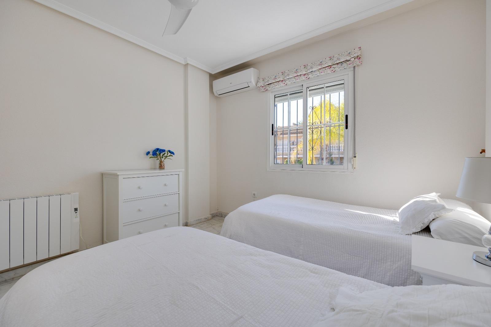 4-Bedroom House in Las Filipinas, Orihuela Costa - Image 39