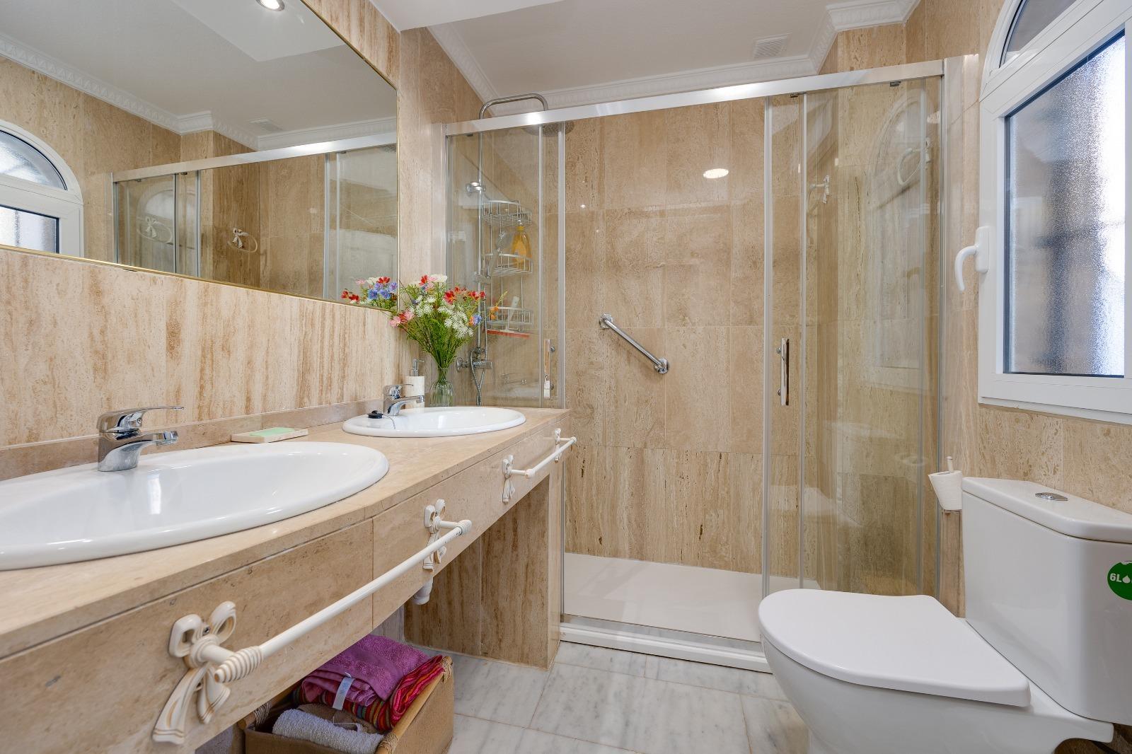 4-Bedroom House in Las Filipinas, Orihuela Costa - Image 40