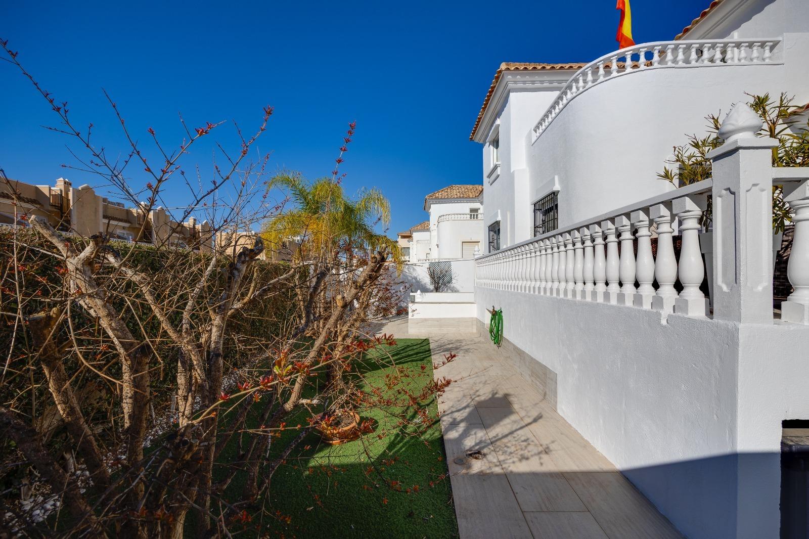 4-Bedroom House in Las Filipinas, Orihuela Costa - Image 42